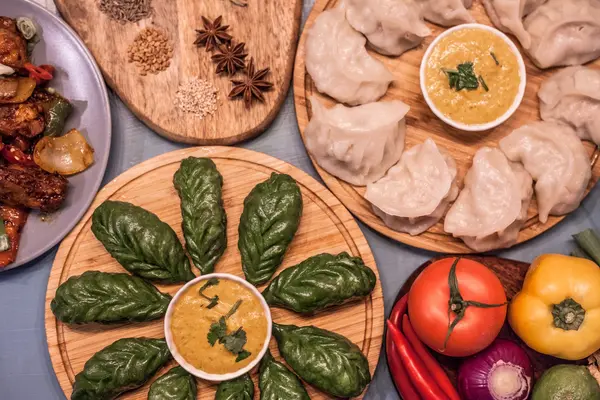 Green spinach momo and steamed momo served with dipping sauces